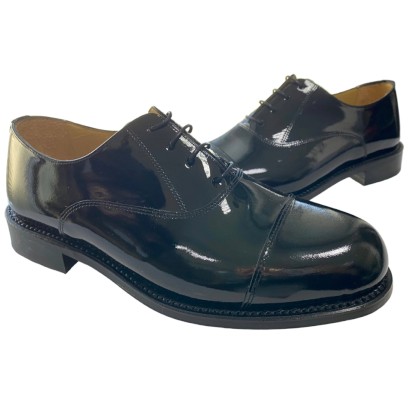Sapatos pretos de verniz
