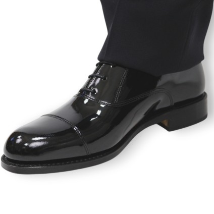 Sapatos pretos de verniz